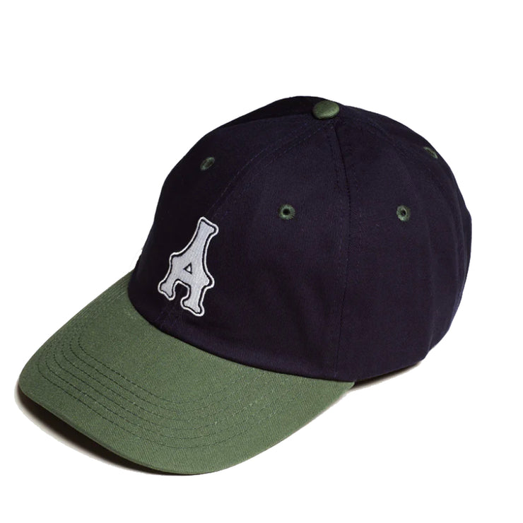 A HAT IN NAVY GREEN